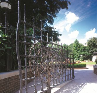 Giusseppe Lund: Gate – Sculptural Railings