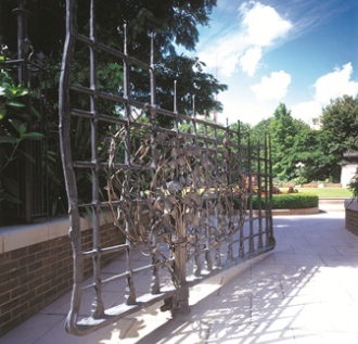 Giusseppe Lund: Gate – Sculptural Railings