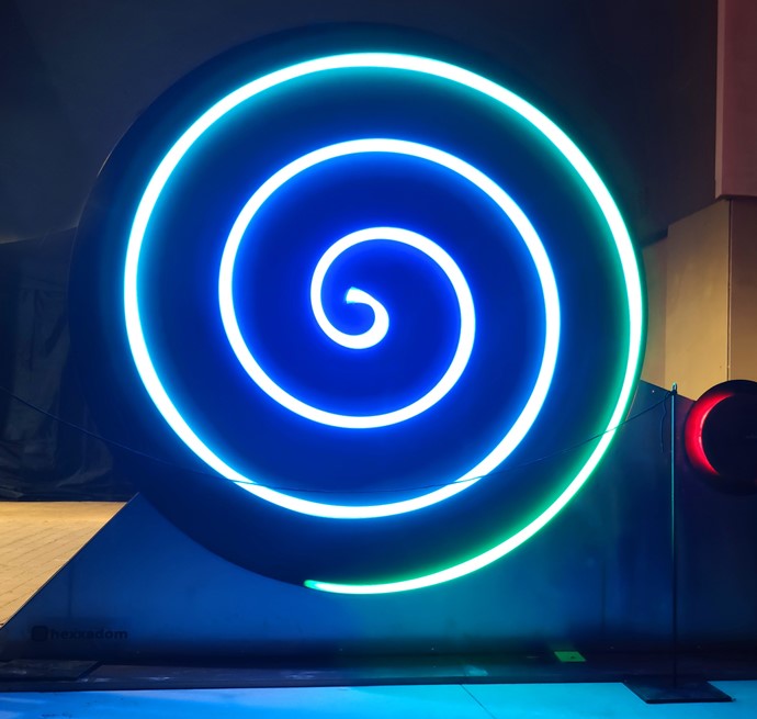 Intonaluci (The Light Snails) by Calidos