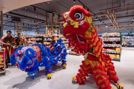 Lion dancing at Tian Tian