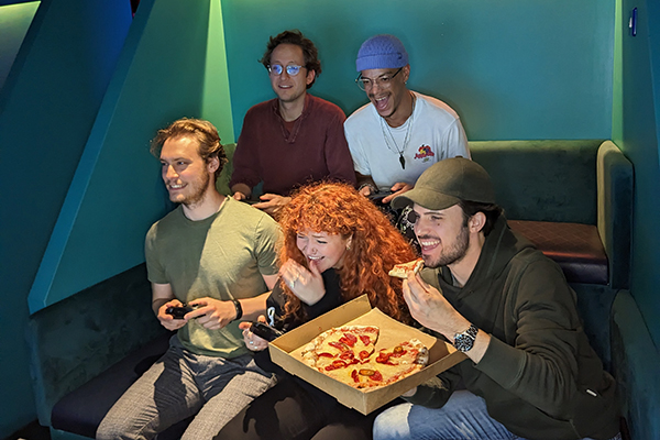 People gaming at Platofrm and eating pizza