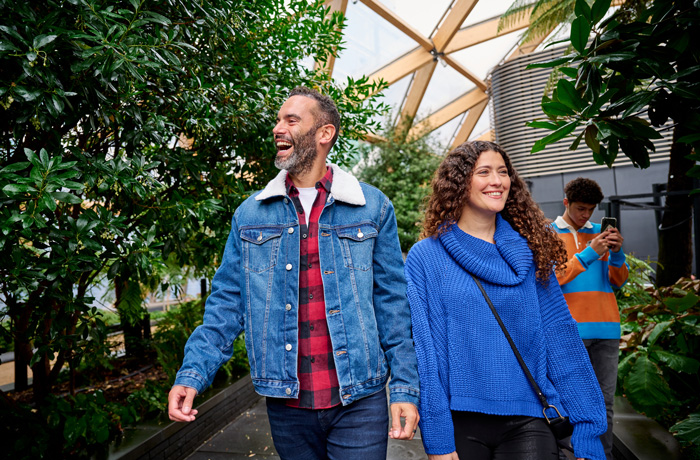  crisp autumn air with a scenic walk-through Canary WharF