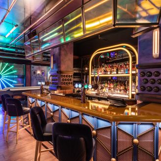 Sunshine & Socialising: Summer Socials in Canary Wharf
